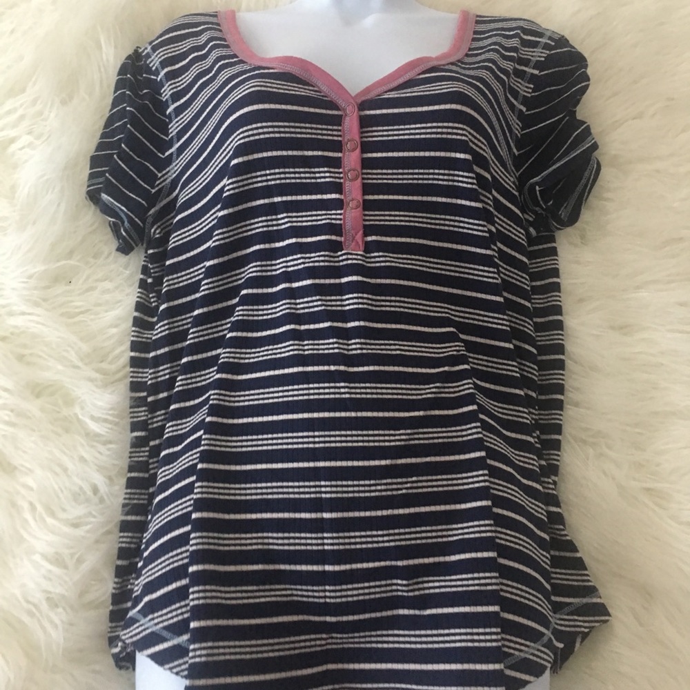 Women’s button up top